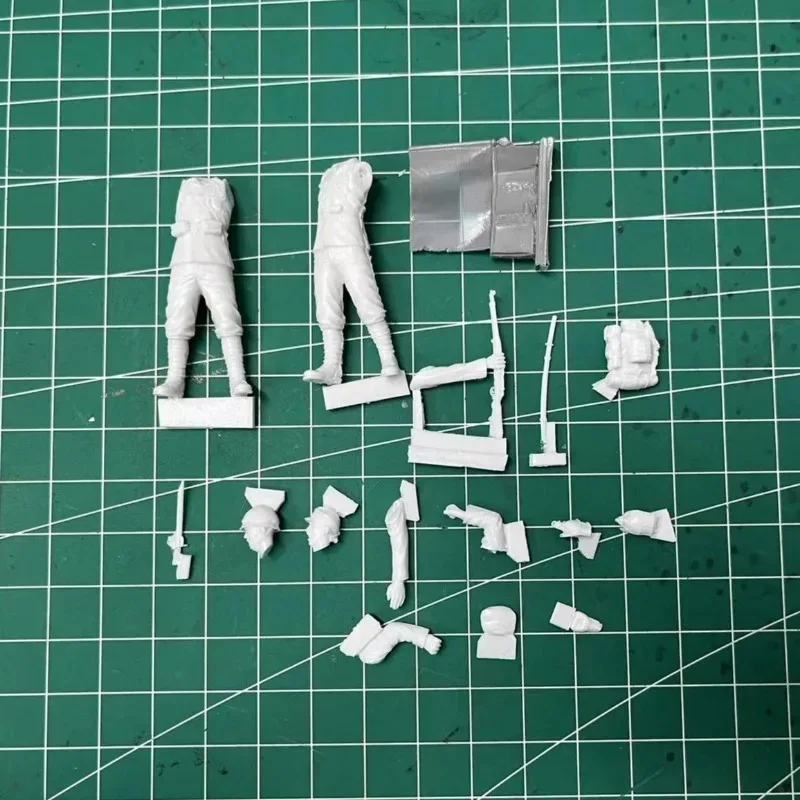 1/35 Scale Historical Military Hobby Miniature Resin Soldier Figure Model Kit Infantry 2 People Suit Unassembled and Unpainted