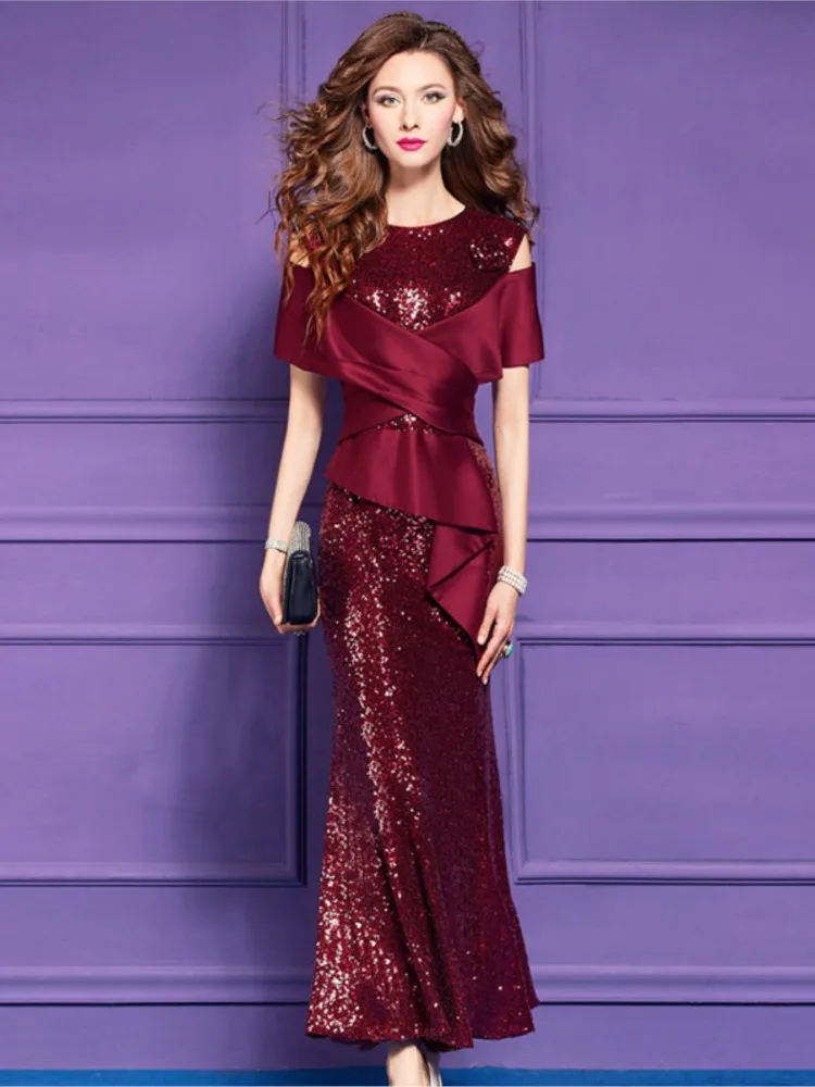 

A light luxury design of red sequined fishtail dress with cinched waist and off-the-shoulder