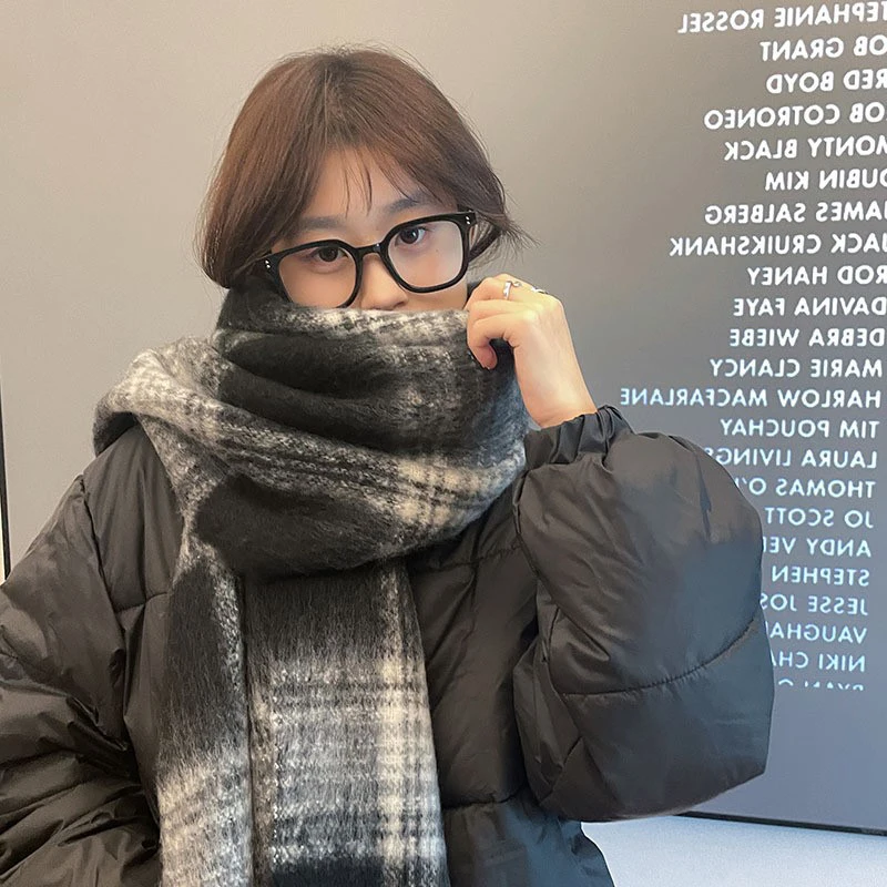 ผ้าพันคอโมแฮร์ใหม่ปี 2025 สำหรับผู้หญิง สไตล์เกาหลี ฤดูใบไม้ร่วงและฤดูหนาว ผ้าพันคอแคชเมียร์เทียมอเนกประสงค์คุณภาพสูง