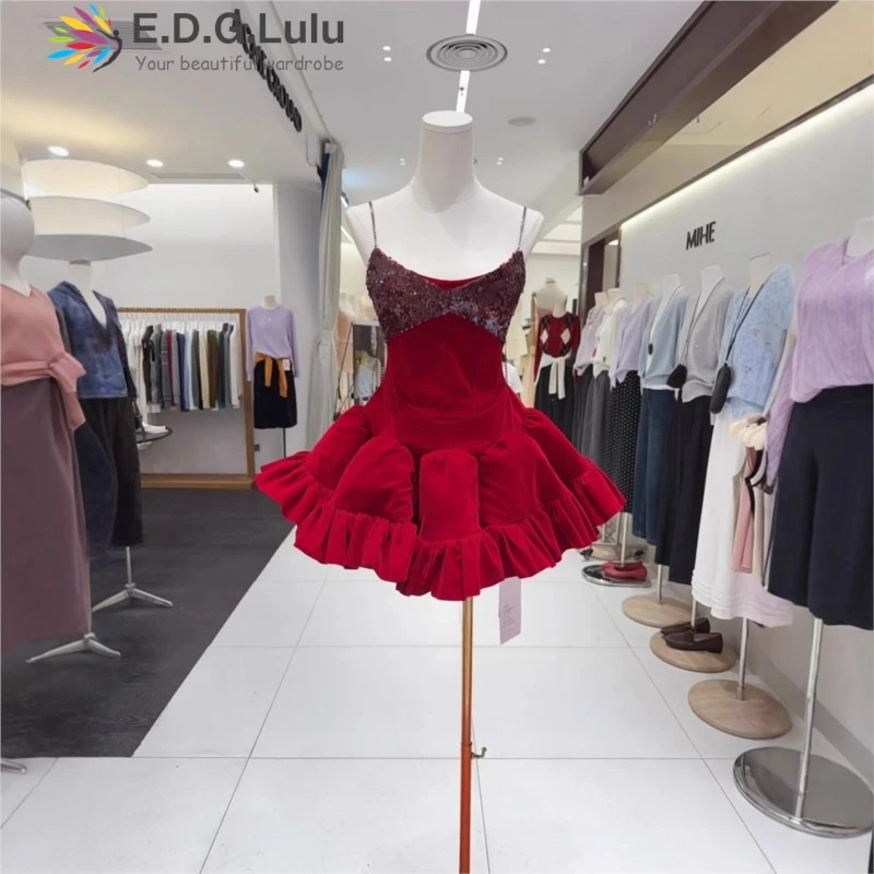 EDGLuLu 2025 夏 Vネック スパンコール スプライシング スリムフィット 誕生日衣装 セクシー バックレス ノースリーブ ミニ レッド ベルベット ドレス 1014