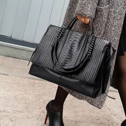 2023 New Large Capacity Fashion Women's Bag Luxury One shoulder Portable Tote Bag Office Briefcase Laptop One shoulder messenger