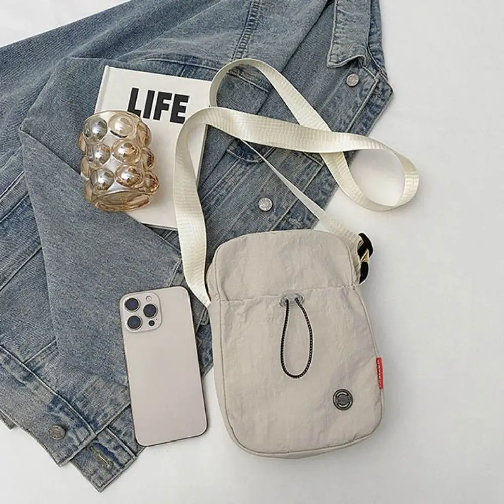 

Solid Color Drawstring Crossbody Bag Waterproof Nylon Nylon Shoulder Bag Lightweight Large Opening Mobile Phone Bag