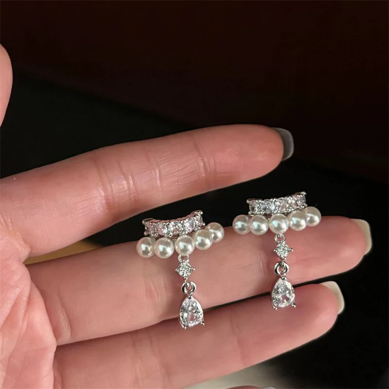 2 Stück glänzende Wassertropfen-Zirkon-Anhänger-Clip-Ohrringe für Damen, doppellagig, C-Form, Kristallperle, kein Piercing, Ohrclip-Manschette – Detail 3