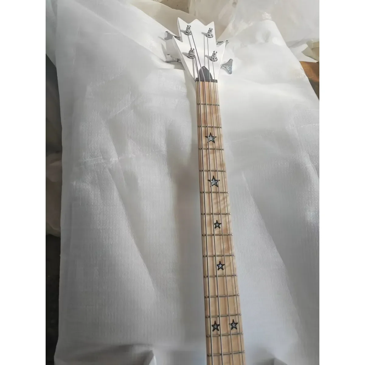 Handmade 4-String Electric Bass Guitar, 24 Frets, Star Inlays, Maple Fretboard, White Finish, Chrome Hardware