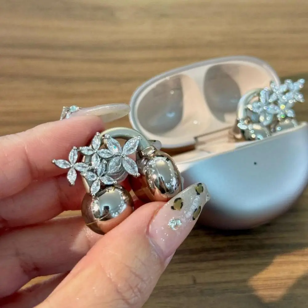 

Exquisite Flash Rhinestone Ear-Clip Transparent Earphone Charms Butterfly Earrings Ear Jewelry Translucent Wings Ear Clip