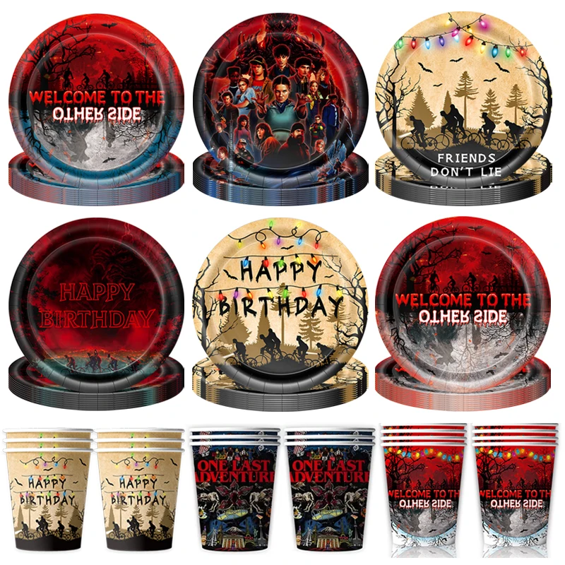 Ensemble de vaisselle et décorations pour fête d'anniversaire Stranger Things, comprenant assiettes et gobelets 'Bienvenue sur l'autre côté', fournitures pour fête d'horreur, sac cadeau et toile de fond