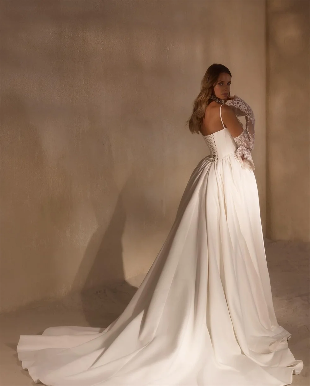 Tokyo Aangepaste elegante trouwjurken met hartvormige halslijn, afneembare mouwen, trein bruidsjurken, witte bruidsjurken met ritssluiting aan de achterkant