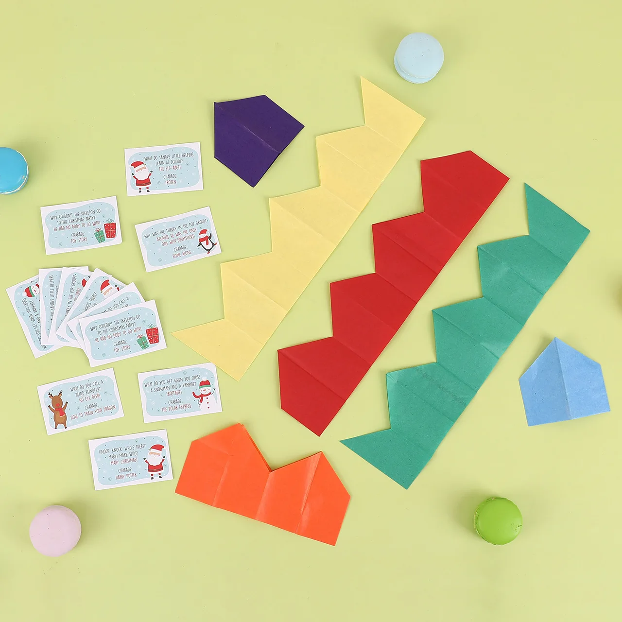 عيد الميلاد تأثيري الدعائم المفرقع الوردي بوبر مع قبعة ورقية الإنجليزية ريدل ورقة الديكور الطرف الديكور