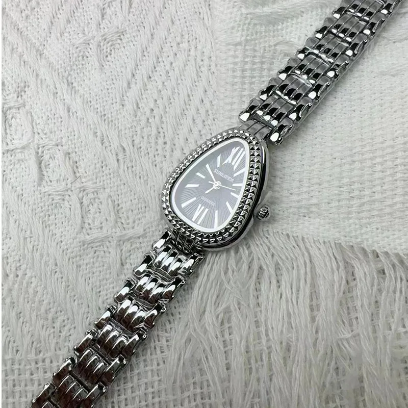 ホット販売ヘビ腕時計女性のための女性の腕時計クォーツ腕時計ファッションレディドレスジュエリーシルバーゴールド時計レロジオ Feminino