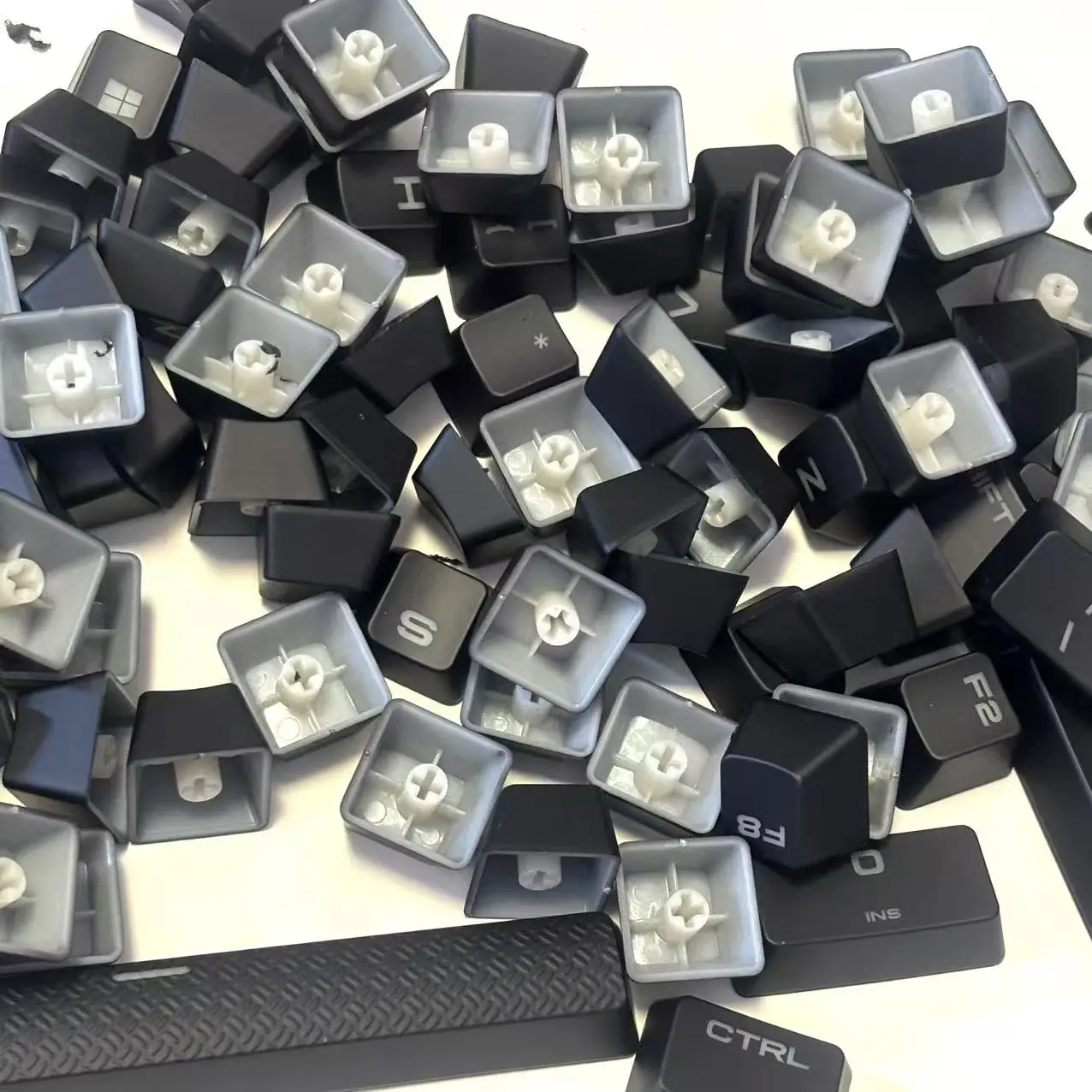 Klawisze Keycaps do klawiatur mechanicznych Corsair K70 RGB/K65/K68/K95/K63/ MK2 Full-Size - Podświetlane nakładki na klawisze — zdjęcie produktu 6