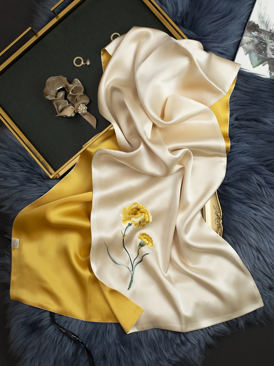 

Silk Su Embroidery Scarf Mom Style Elderly Neck Warmer Shawl Birthday Gift Box Silk Fashion Accessory for All Seasons
