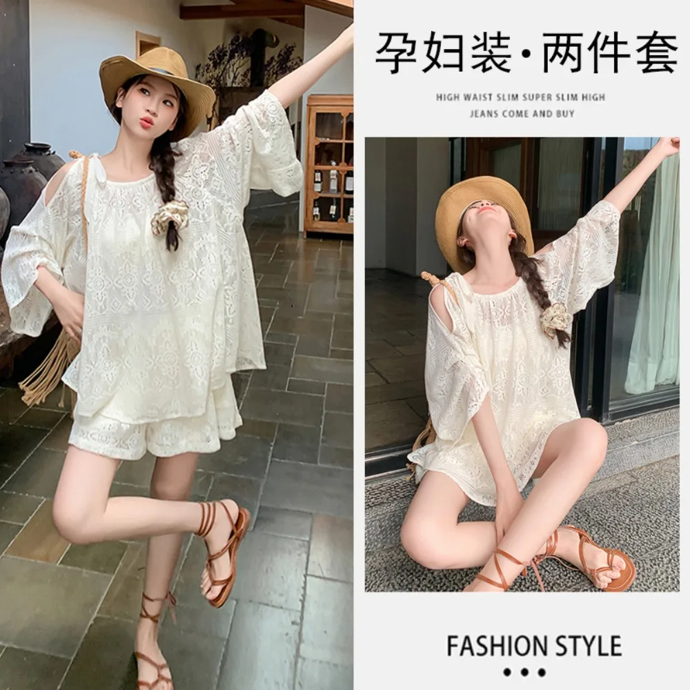 

Летний комплект из двух предметов: топ с открытыми плечами в стиле lazy-chic и свободные шорты для беременных, обеспечивающие защиту от солнца.