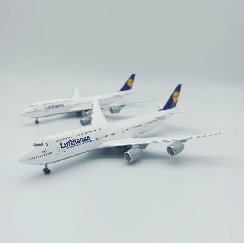 1/400 Scale German Lufthansa B747-8 Simulation Aircraft Model ABS Material Souvenir Decoration Gift Display Collection