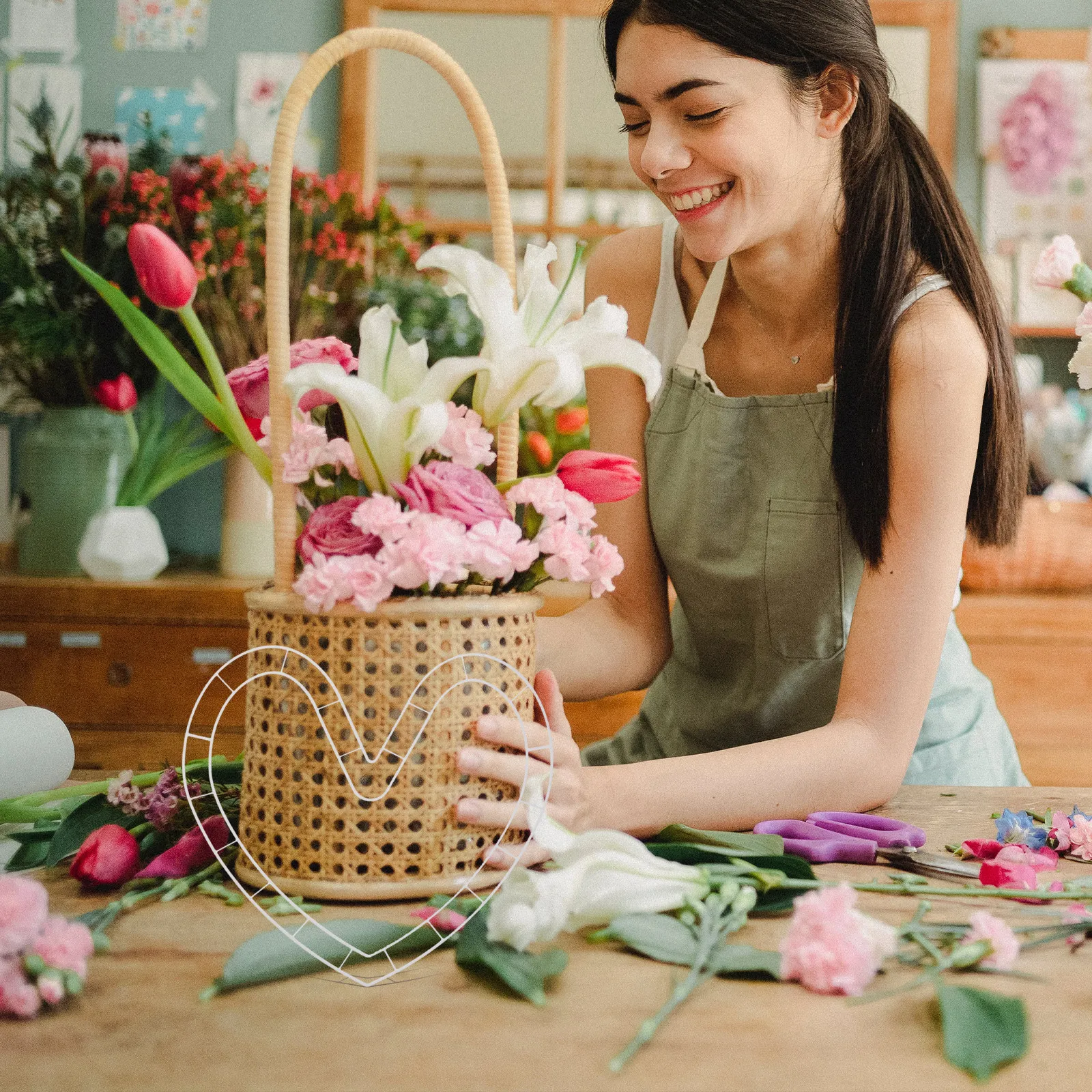 

6Set Heart Shaped Plastic Wreath Frame Floral Arrangement Base for Wedding Flower Wreath Crafting Holiday Party Decoration DIY