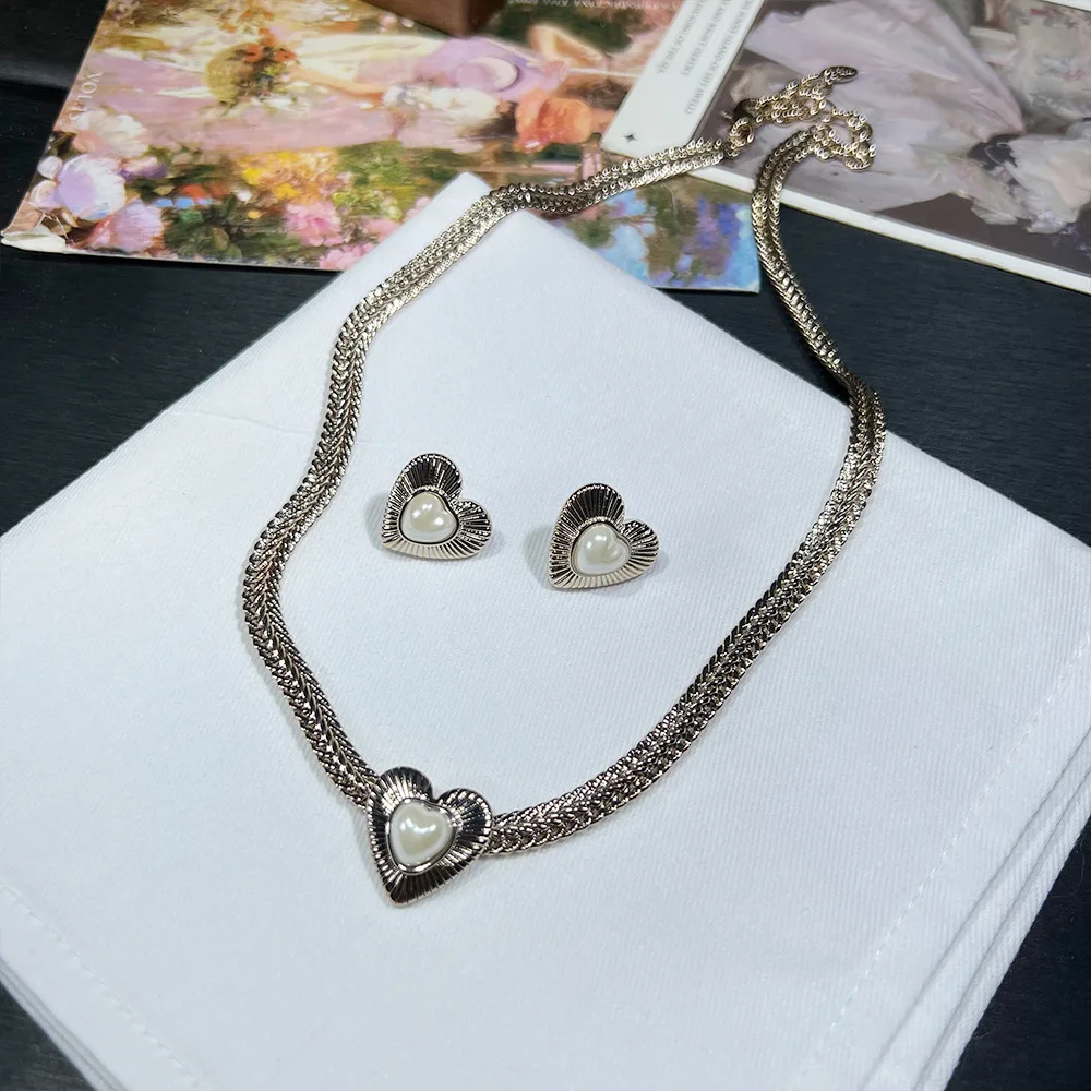 

Trendy niche design ins cross-border best-selling versatile cold style necklace and earrings