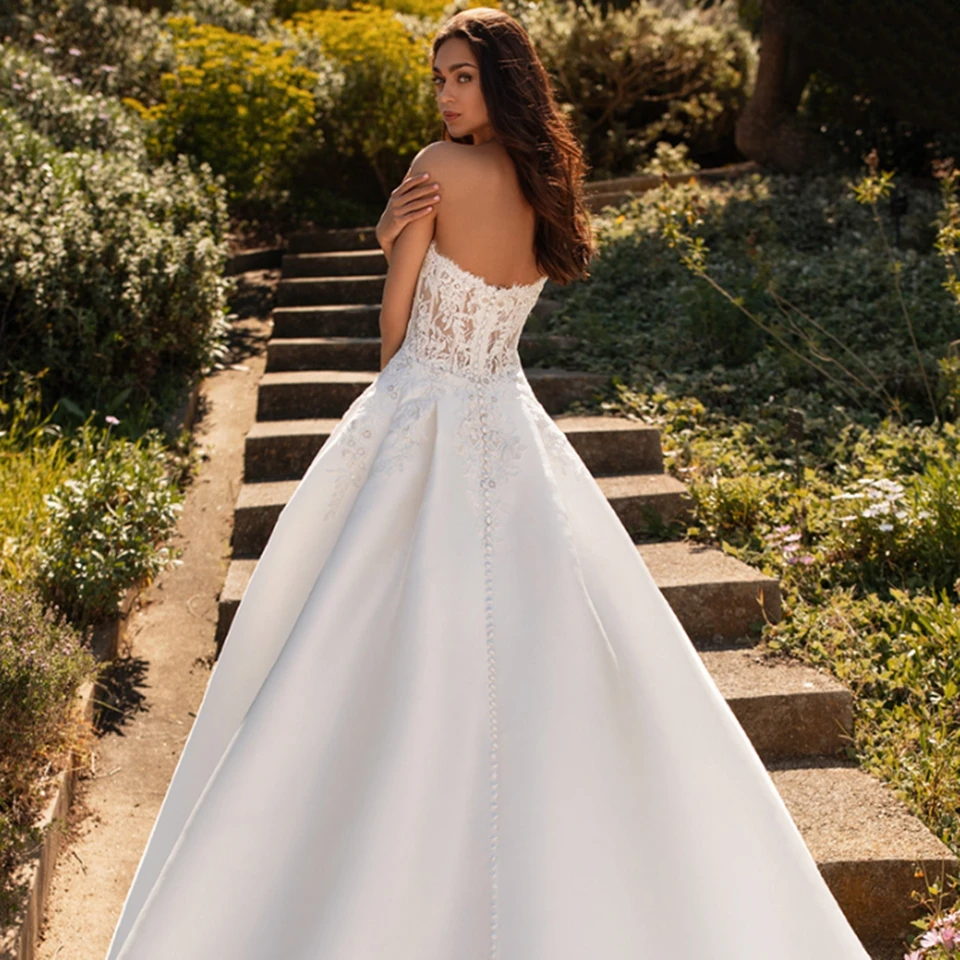 Sexy exquisites A-LINE hohles langes ärmelloses Ballkleid-Hochzeitskleid mit Stickerei-Applikationen, rückenfrei, Hofschleppe, Perlenstickerei für Frauen