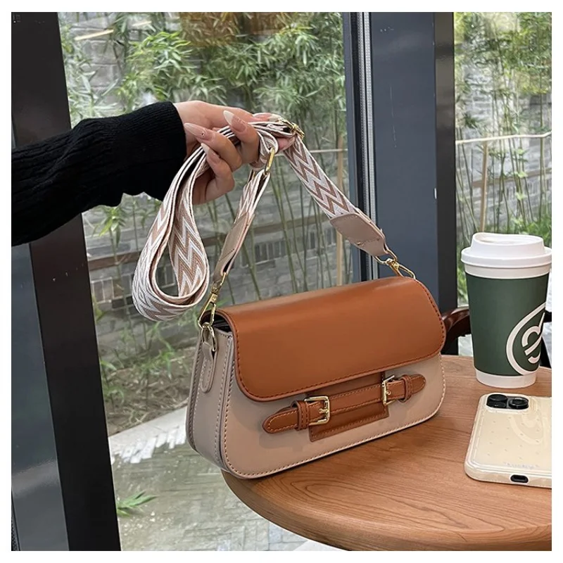 حقيبة كروس نسائية متفوقة مصنوعة من الجلد المصنوع من الألياف الدقيقة تتميز بمظهر يومي كاجوال خفيف الوزن من باريس ​