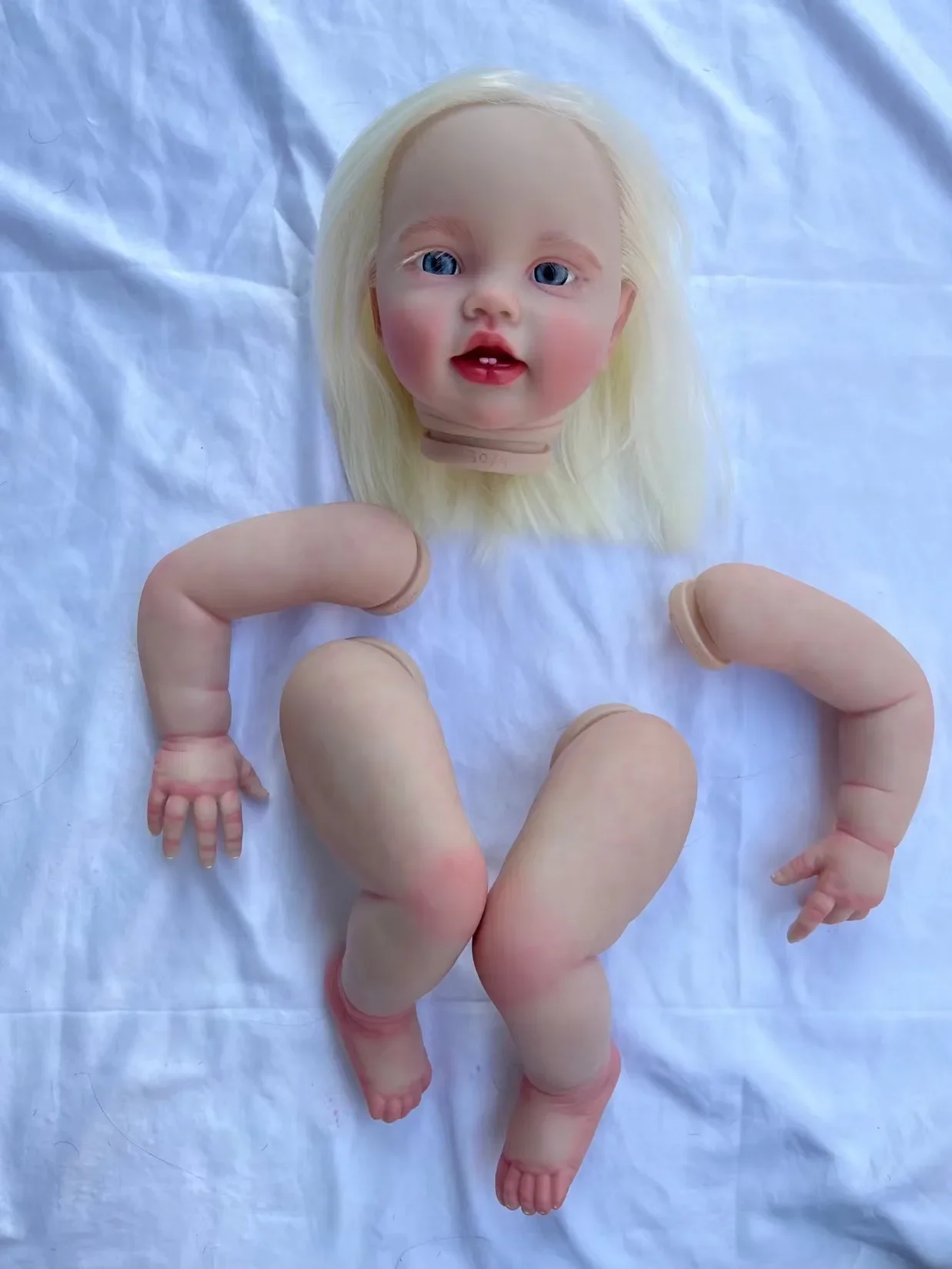 Aangepaste beperkte levering 24 inch herboren baby lottie met handgeworteld wit haar geschilderd kit DIY deel echte foto's