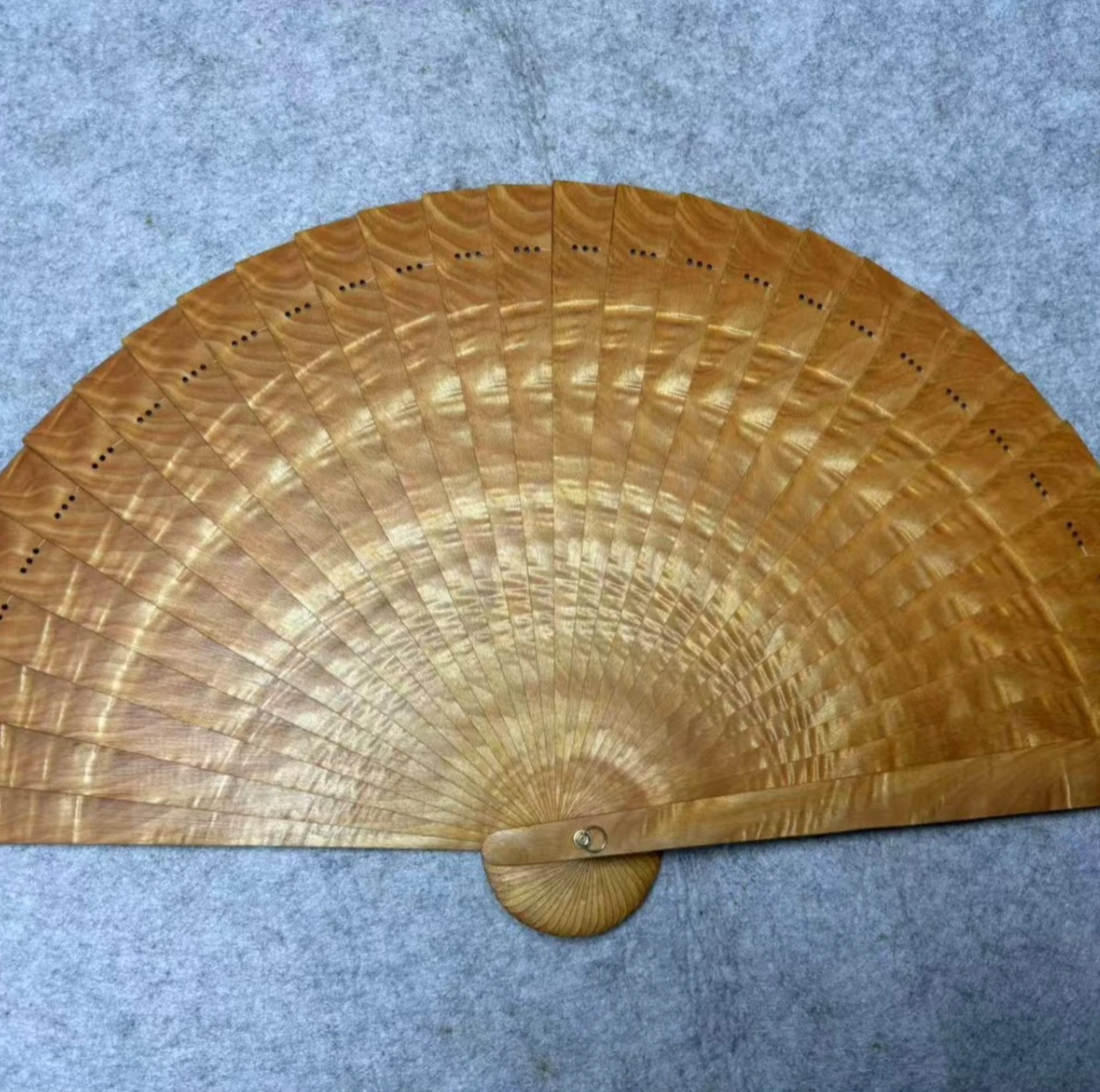 ZZ 2026 Handmade Golden Nanmu Su Folding Fan Chinese Craft Fan Collectible Wooden Foldable Fan Gift For Collection