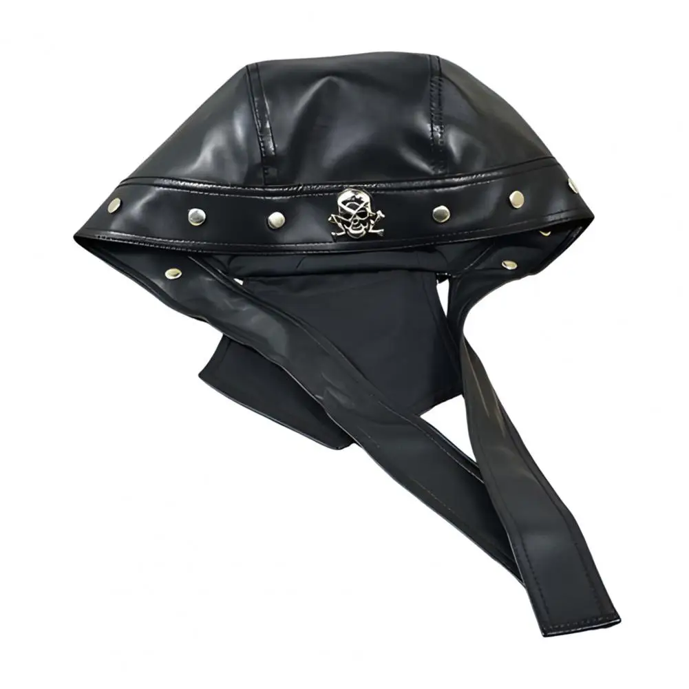 

Photo Prop Pirate Hat Adjustable Pirate Hat with Imitation Leather Strap Metal Skull Badge Rivets Halloween Cosplay Accessory