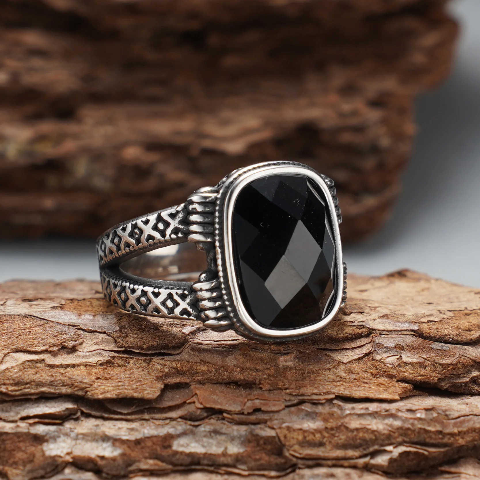 Vintage Geometrisch Geschnitzter 316L Edelstahl Herrenring Quadratischer Diamant Facettierter Schwarzer Onyx Gotischer Statement-Schmuck Geschenk – Detail 2