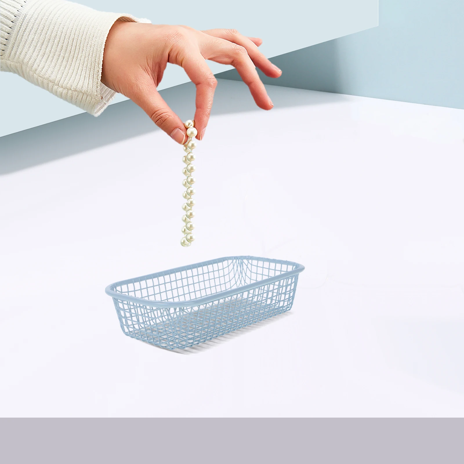 

Small Iron Wire Basket for Organizing Decorative Storage Tray Hollow Wire Basket for Desk Kitchen Bathroom Utensils