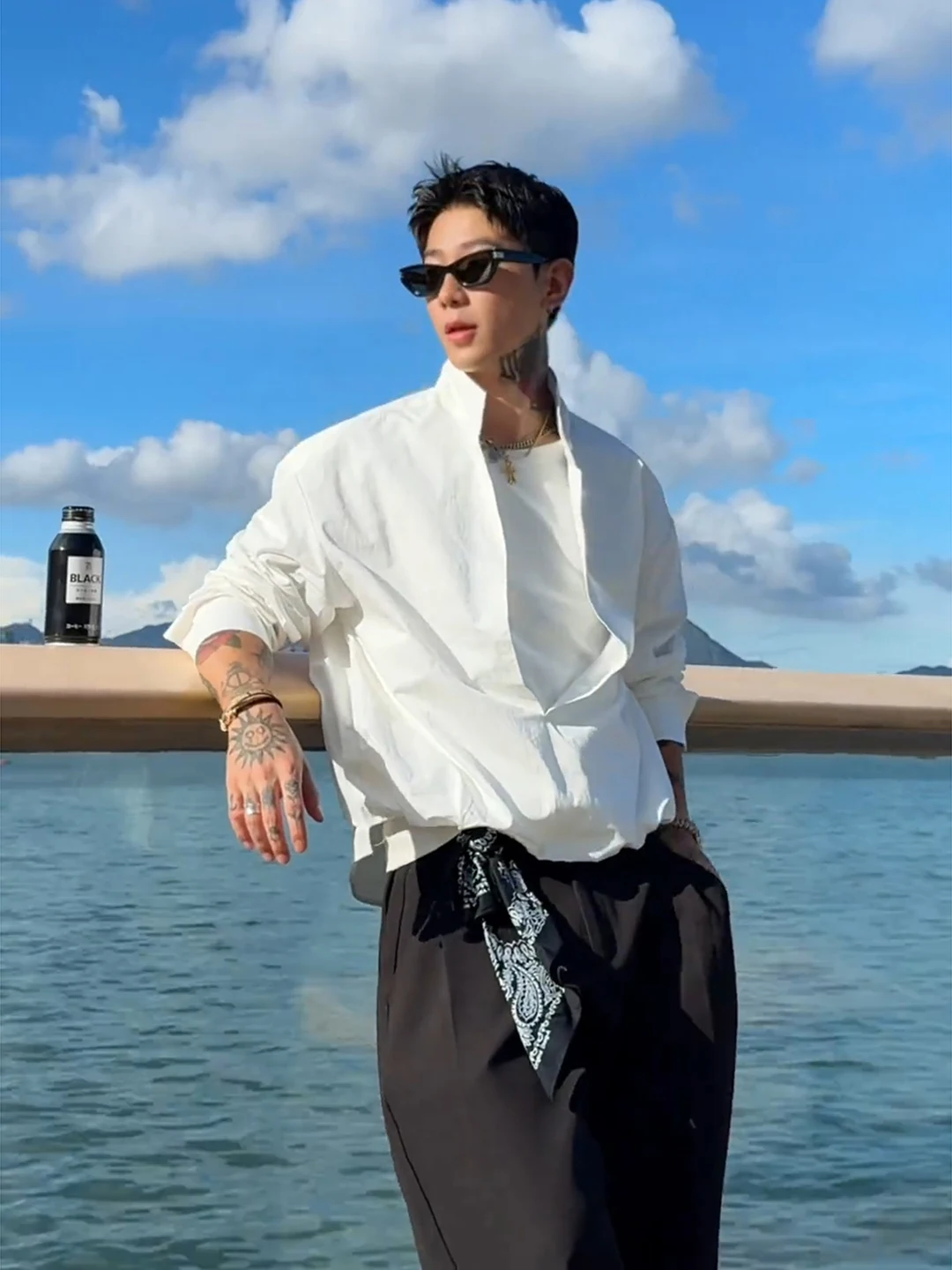 

Белая мужская осенняя модная повседневная верхняя одежда с воротником-стойкой и длинным рукавом, имитация двухслойности, свободный крой, размер M