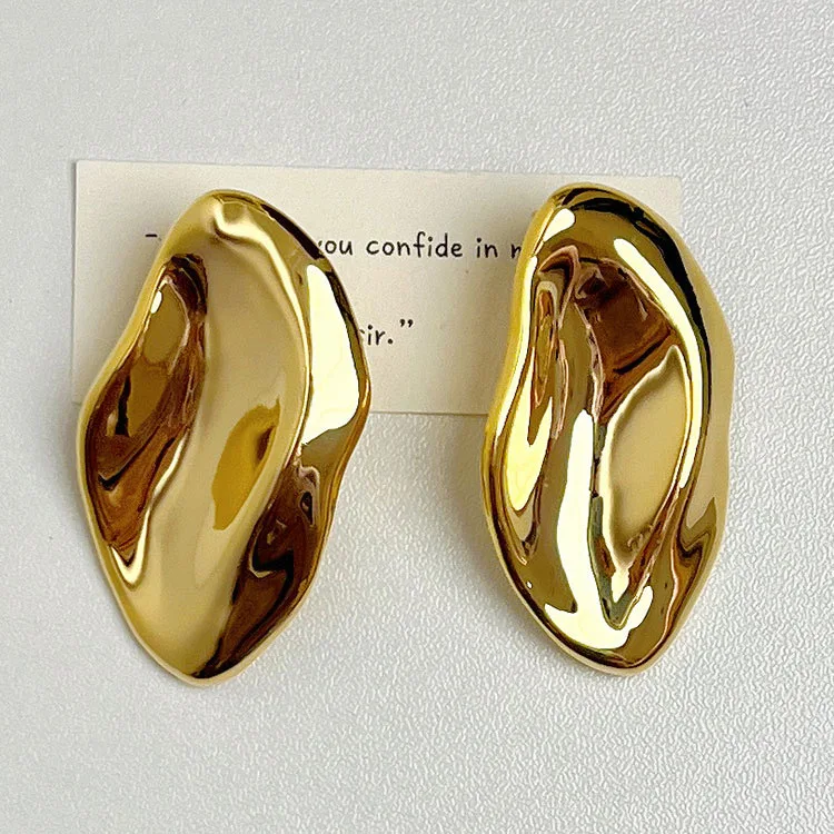 kshmir Exaggerated shaped earrings are fashionable, simple, retro, geometric, and high-end, good-looking earrings.