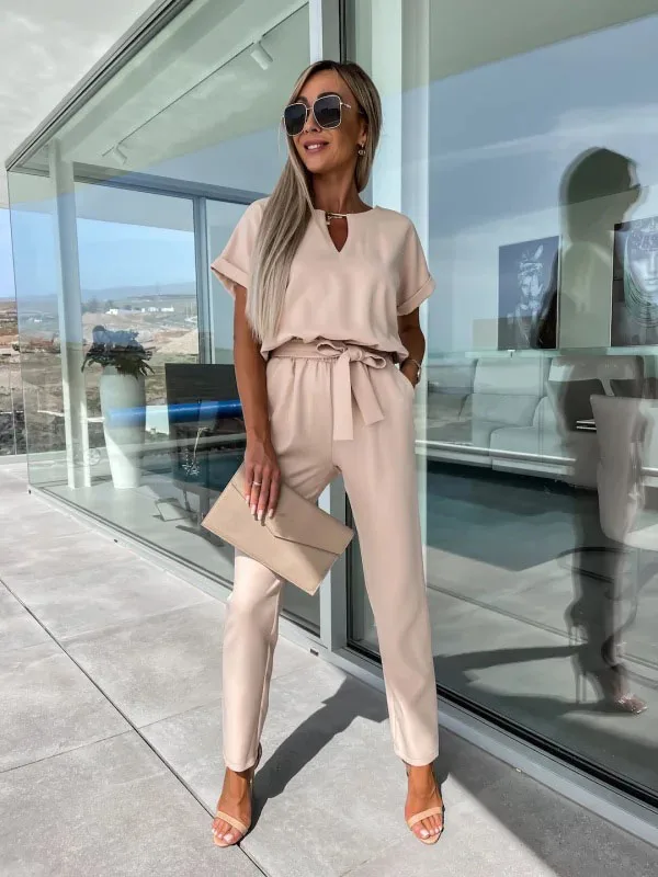 Setelan Ramping Solid Kasual Atasan Pullover Lengan Pendek Dekoratif Logam Leher Bulat Elegan Celana Panjang Pinggang Elastis Set Dua Potong