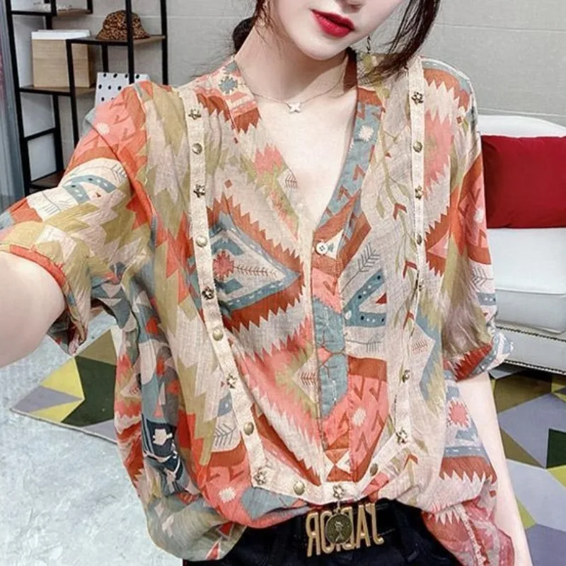 Large 2023 Summer New European Vintage Flower Short Sleeve Shirt Women's Button Rivet Loose Casual V-Neck Fashion Tops
