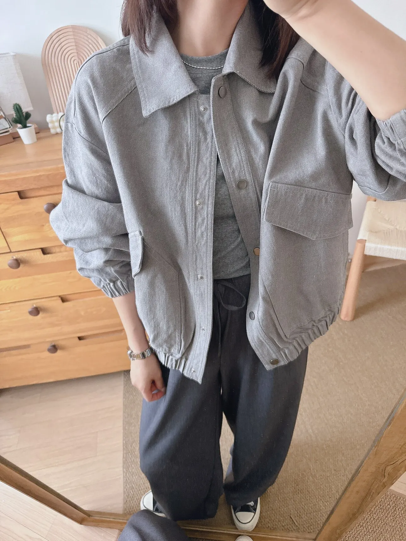 

Однотонная льняная короткая куртка свободного кроя с простым дизайном, верхняя одежда для ранней весны, женская, в повседневном стиле, с длинными рукавами, на пуговицах