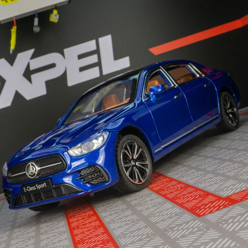 

1:24 Mercedes-Benz E300L alloy car model acousto-optic pull-back children's toy car decoration door and hood trunk can be opened