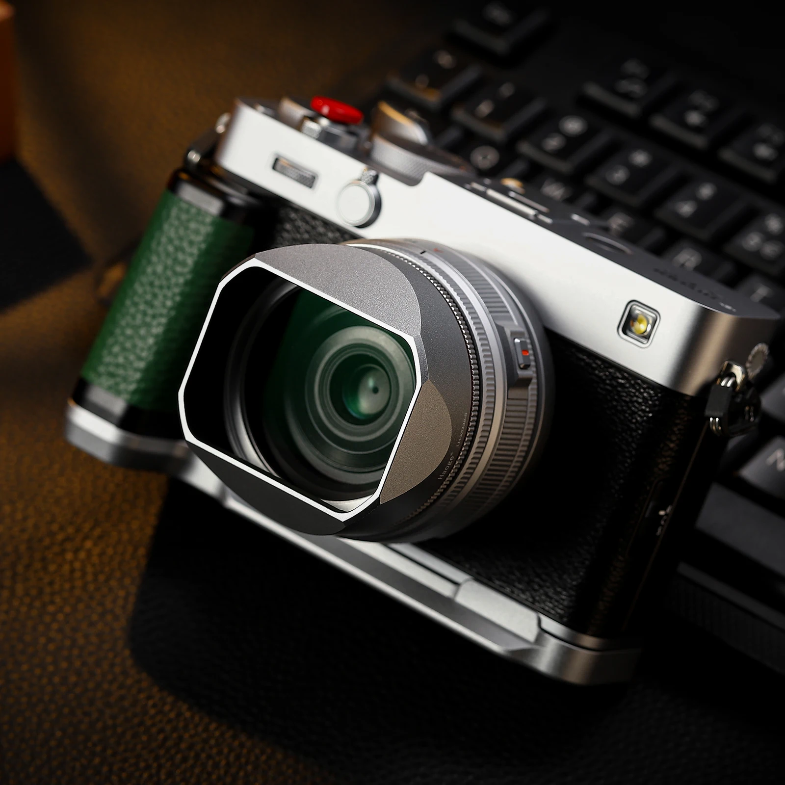 Haoge 43 mm quadratische Gegenlichtblende aus Metall für Voigtlander ULTRON 27 mm F2 Asph Fuji X-Mount-Objektiv, COLOR-SKOPAR 18 mm f/2,8 Asph Xmount-Objektiv – Detail 4