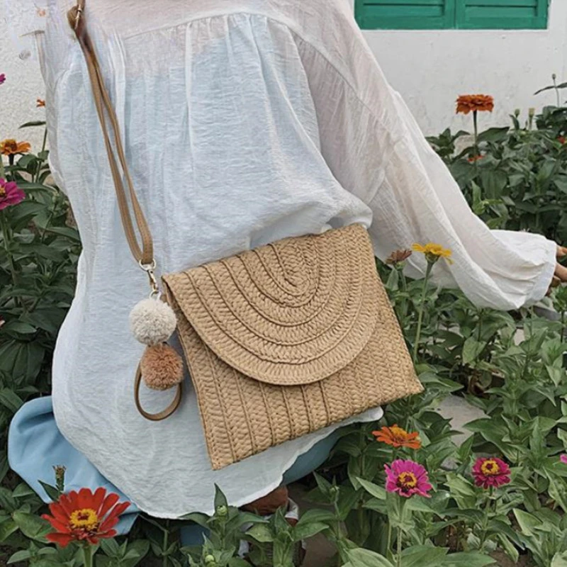 Summer Beach Straw Clutch Bag Cute Ball Pendant Crossbody Bag for Women Travel Shoulder Bags Purse Ladies Casual Bags Wicker Bag