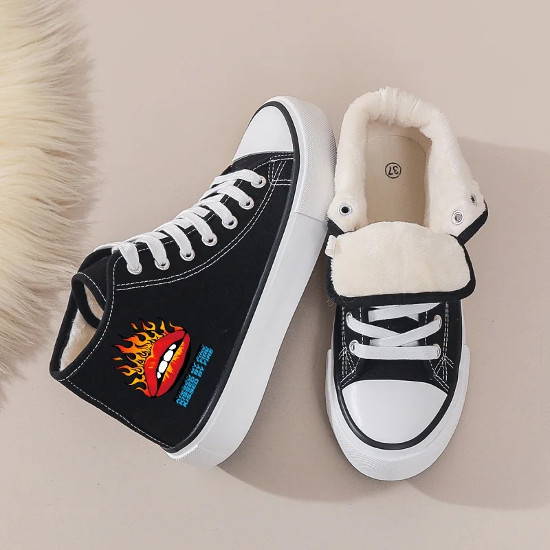 Zapatos de lona negros con forro polar para mujer: zapatillas altas plegables con estampado de labios de llama. Cálido para el uso casual diario de otoño e invierno.