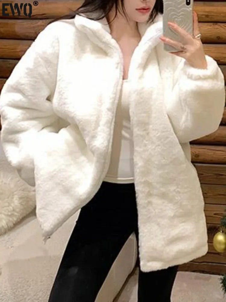 [EWQ] Korean Minimalist Faux Fur Coat Long Sleeve Keep Warm Turtleneck Women Plush White Fur Overcoats 2024 Winter New 16O3733