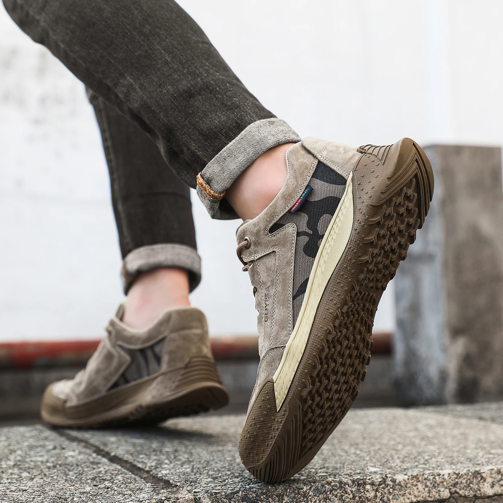Men's work shoes with rubber soles, suitable for all seasons, anti-shatter and anti-stab.
