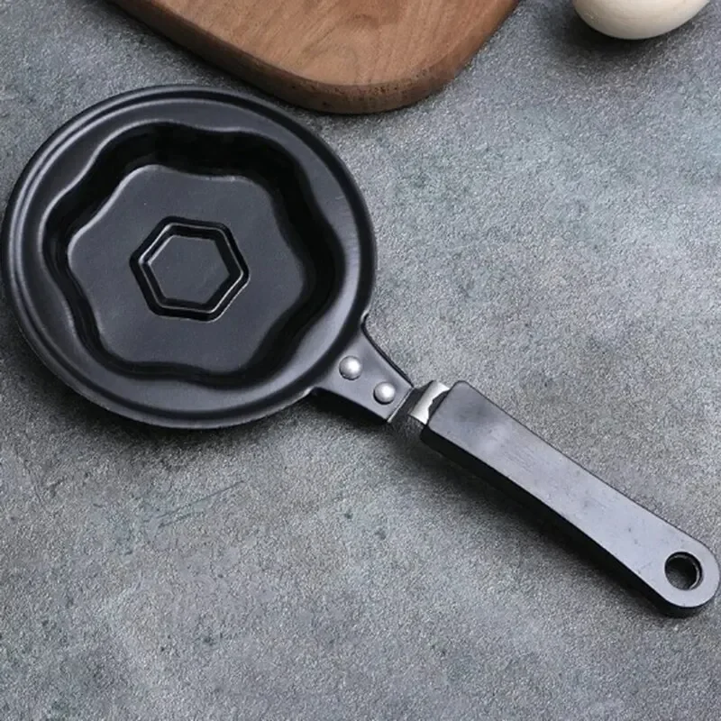 مقلاة بيض صغيرة للإفطار غير لاصقة مقلاة إبداعية مسطحة القاع مقلاة البيض زهر البرقوق نجمة خماسية مقلاة أداة المطبخ