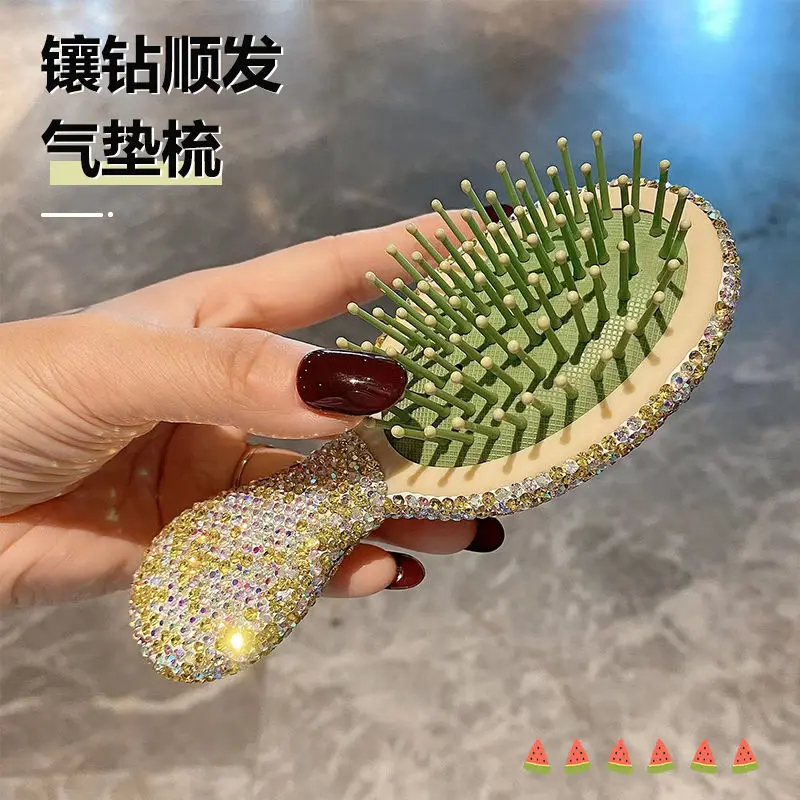 

Женская милая массажная мини-портативная воздушная подушка, легкая мини-расческа, инкрустированная бриллиантами, портативная массажная расческа для головы