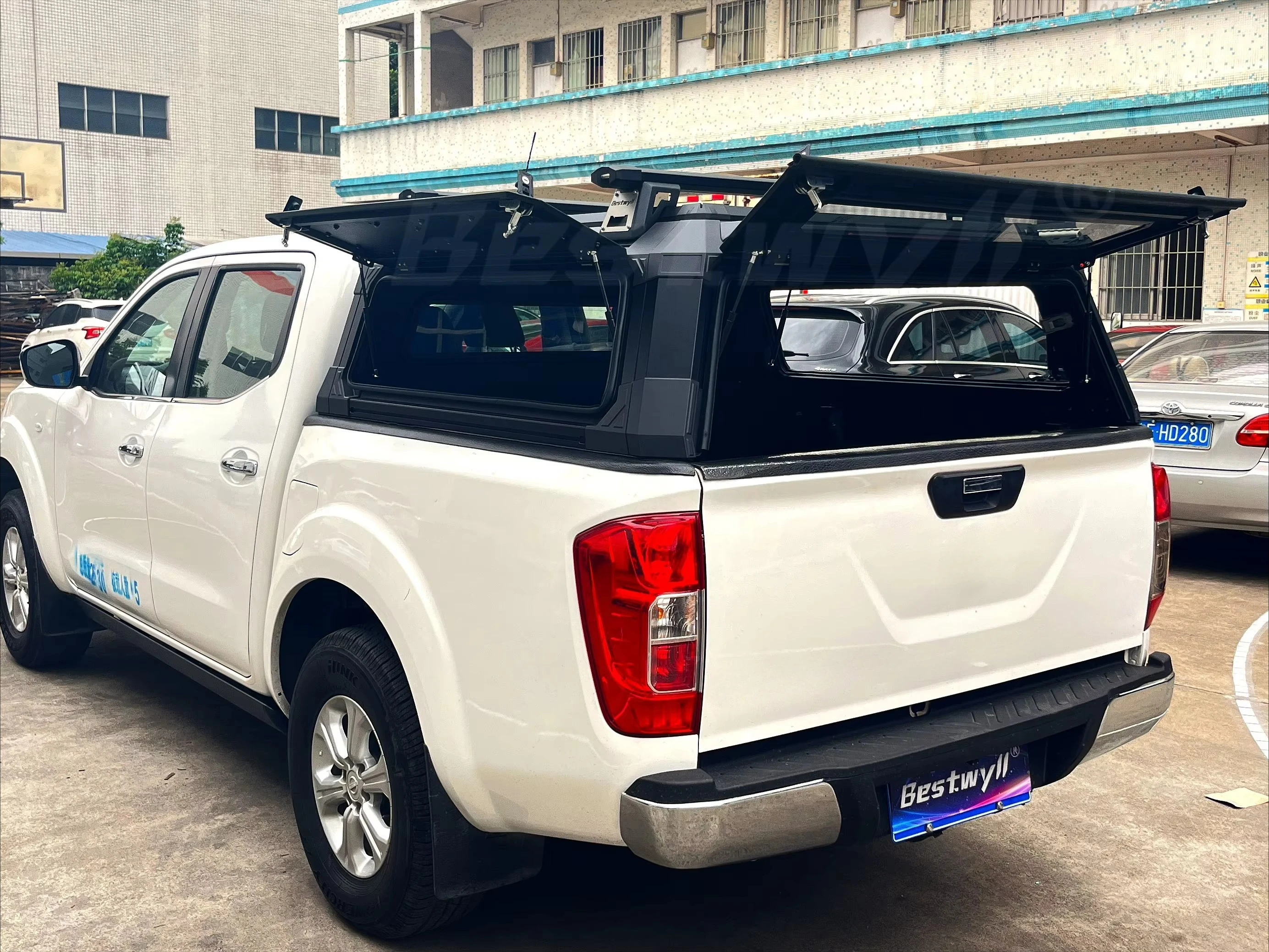 Heavy Duty Truck Bed Topper for Navara / Nissan, Waterproof Pickup Canopy with Rear Window and Secure Lock