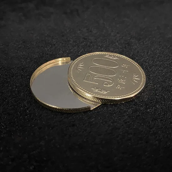 

Slippery Expanded Shell for 500 Yen Coin Magic Tricks Coin Penetration Close up Illusion Magia Magicians Prop Gimmick Accessory