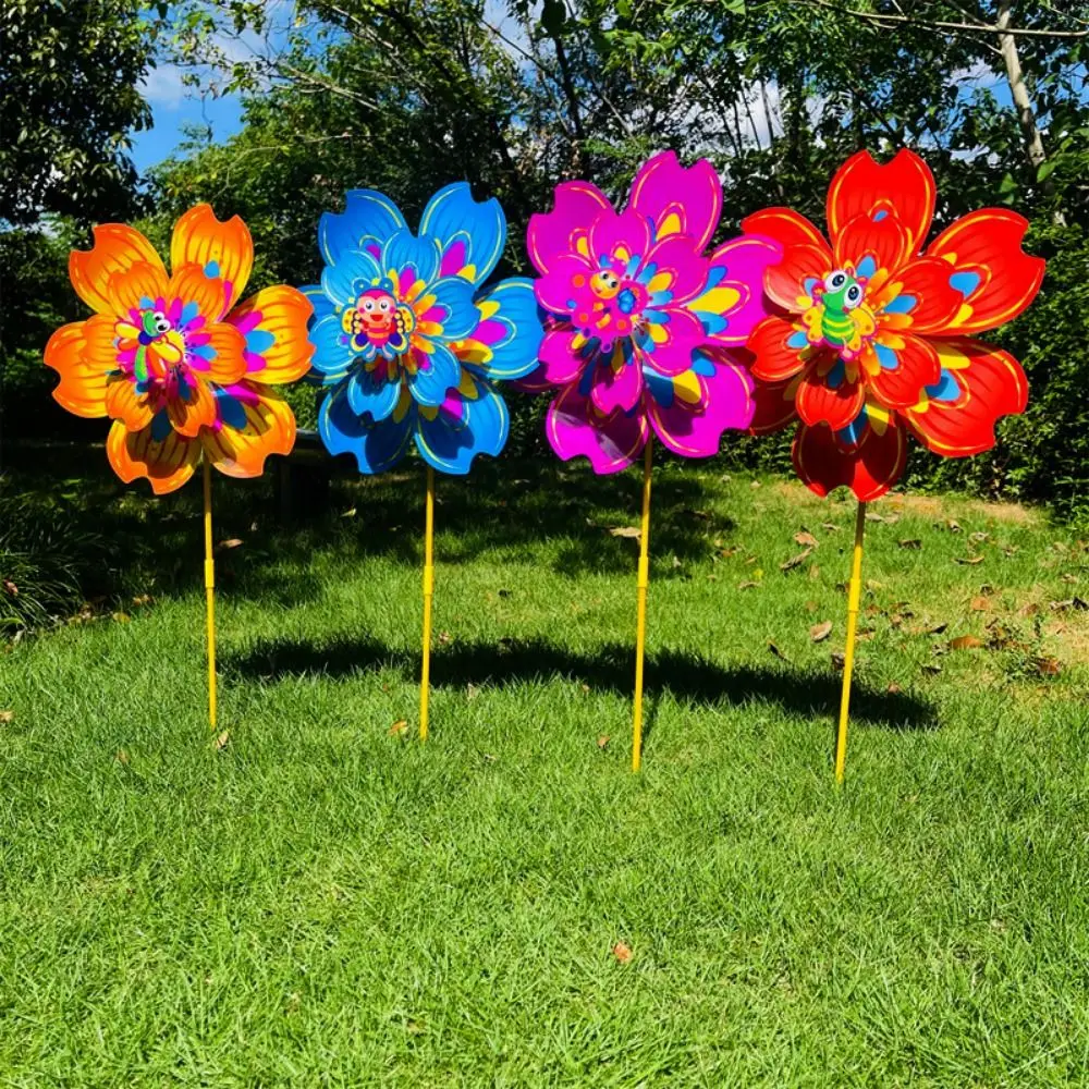 Wielostylowy Wiatraczek w Kształcie Pszczoły z Kreskówki, z Płatkami Kwiatów, z PVC, Średnica 38 cm, Stojący na Trawie, Duży, Dwupoziomowy