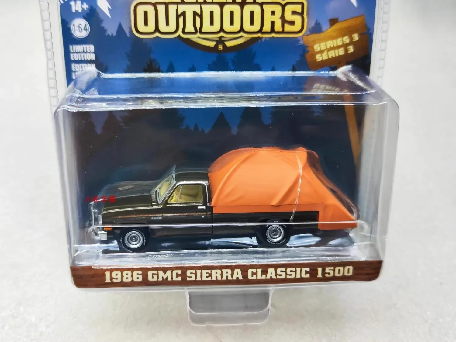 1:64 1986 GMG Sierra CLASSIC 1500โลหะอัลลอยหล่อโมเดลรถของเล่นสำหรับเป็นของขวัญ