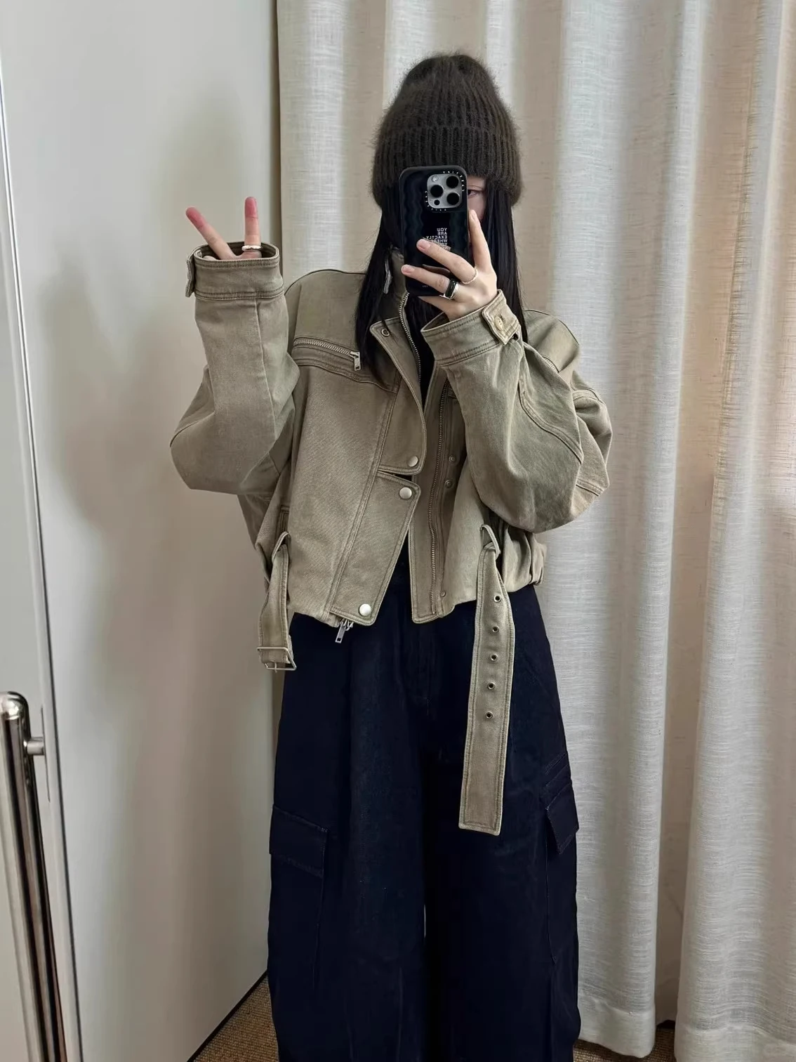 Jaqueta Feminina Cé Brown Estilo Motociclista Coreana Nova Coleção Primavera 2026 – Casaco Utilitário Moderno e Elegante de Caimento Solto com Manga Longa