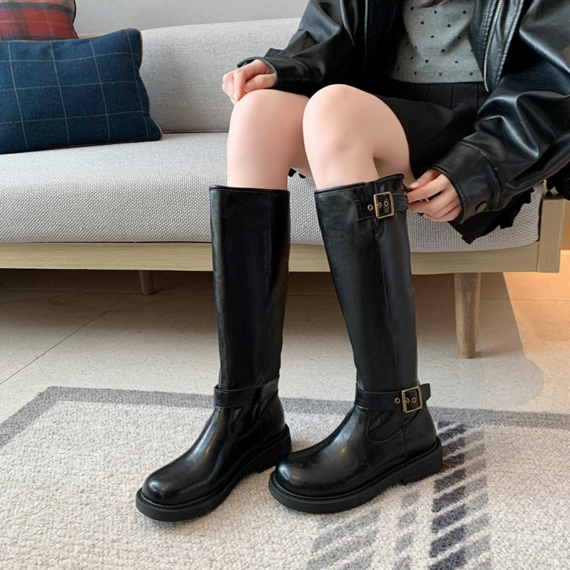 Botas de mujer de cuero negro con punta cuadrada, hasta la rodilla, con correas de hebilla, suela gruesa de plataforma, estilo motero, para invierno.