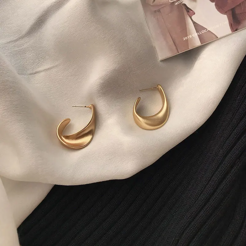 2023 Fashion simple retro metal earrings hot-selling earrings, women\'s party gifts