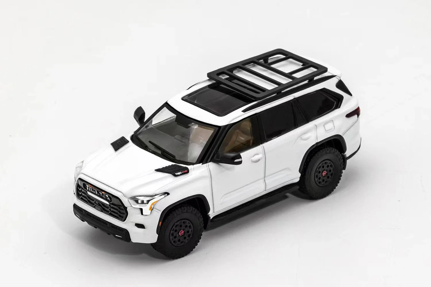 

GCD 1:64 Sequoia White Model Car