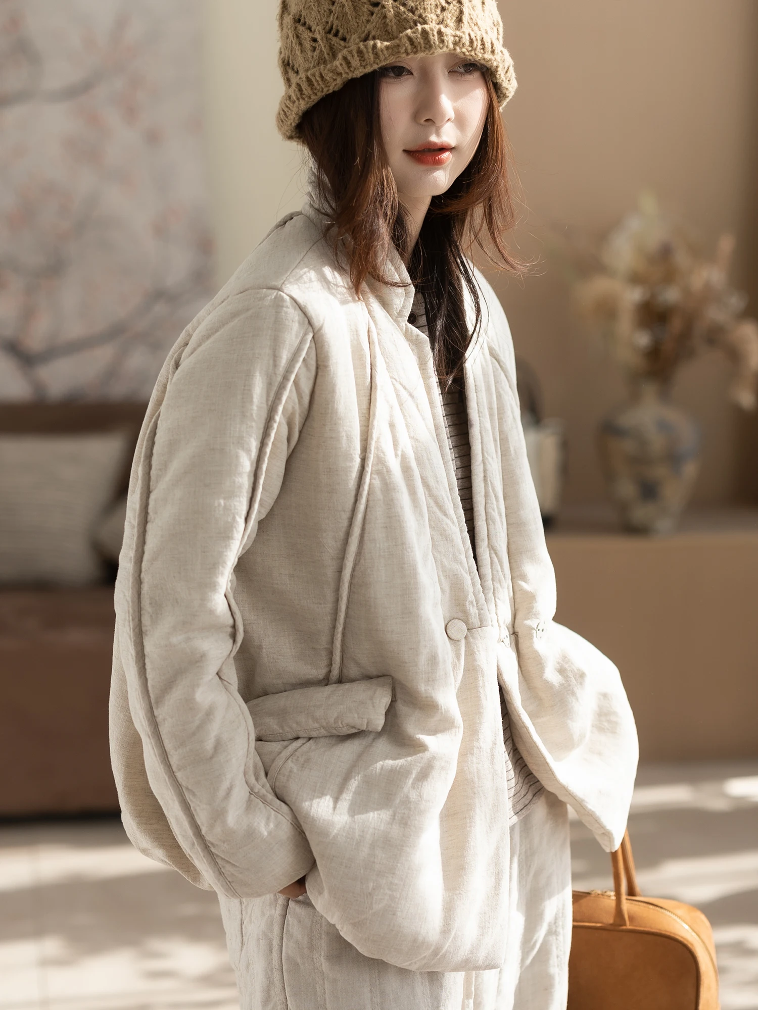 

Хлопково-льняное свободное женское модное осенне-зимнее пальто нового фасона от бренда Kimi Bird, корейский стиль, с V-образным вырезом, длинными рукавами, на пуговицах