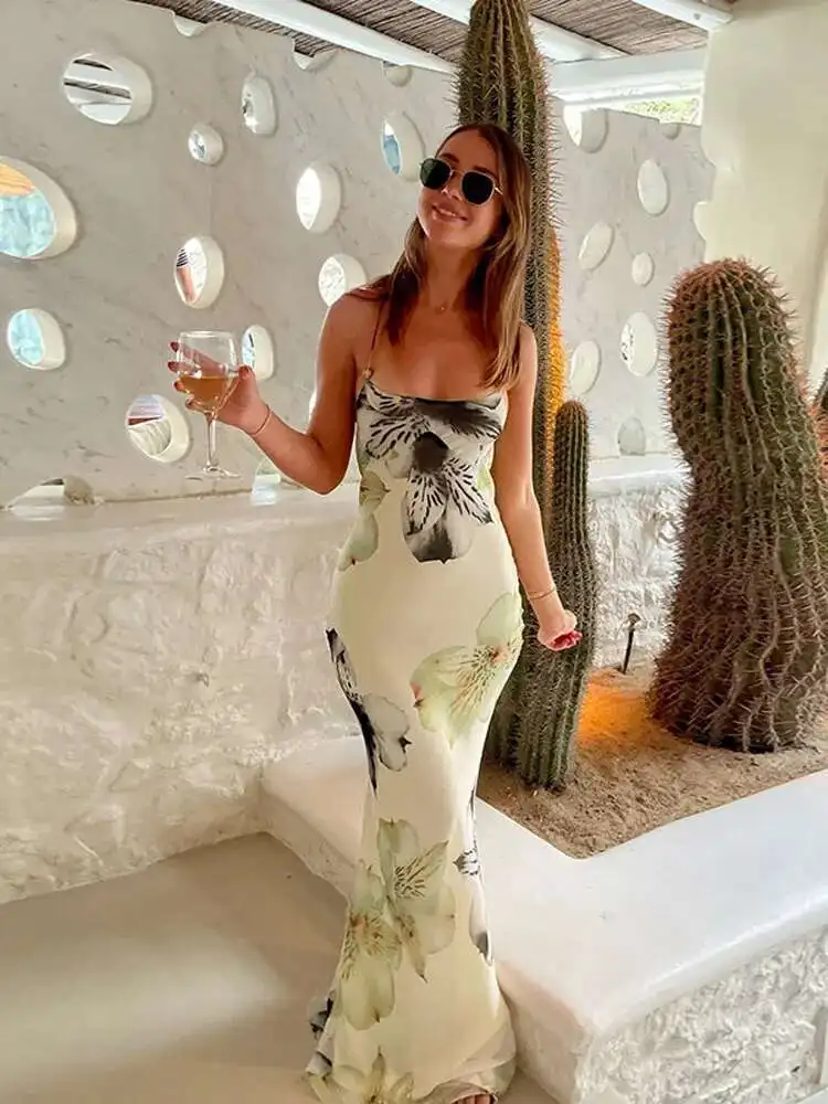 فستان ماكسي نسائي أنيق بدون ظهر مطبوع من الساتان أنيق برقبة مربعة بدون أكمام طويل 2025 رداء جديد مثير للشارع العالي