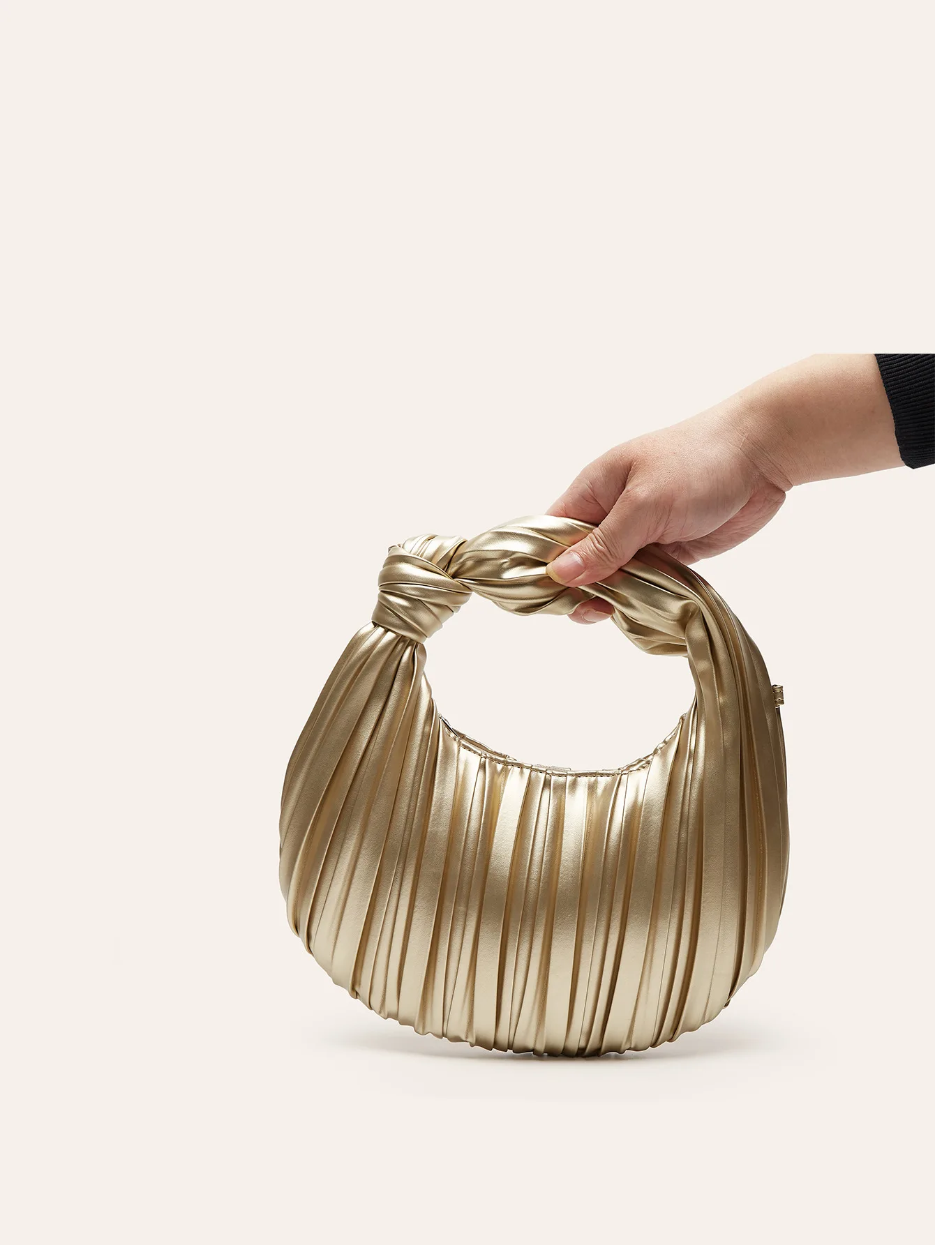 

New Soft PU Leather Pleated Dumpling Shaped Handbags For Women Korean Style Versatile Simple Underarm Bags Wedding Purses Clutch